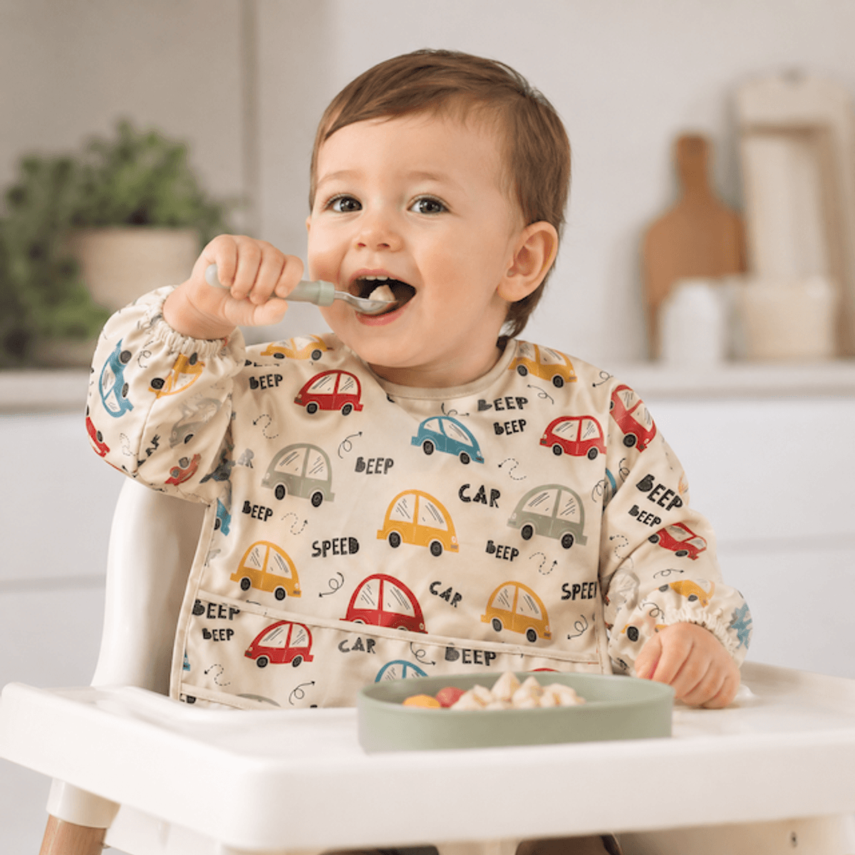 Troller Kids | Smekke Forkle med lang arm | Beige biler | Large